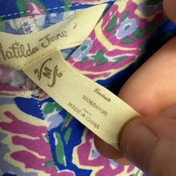 Matilda Jane Blue Paisley V-Neck Tunic Size Medium Flowy, Short Sleeve C31 - Picture 4 of 5